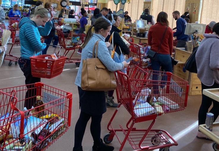 long lines at grocery stores due to coronavirus